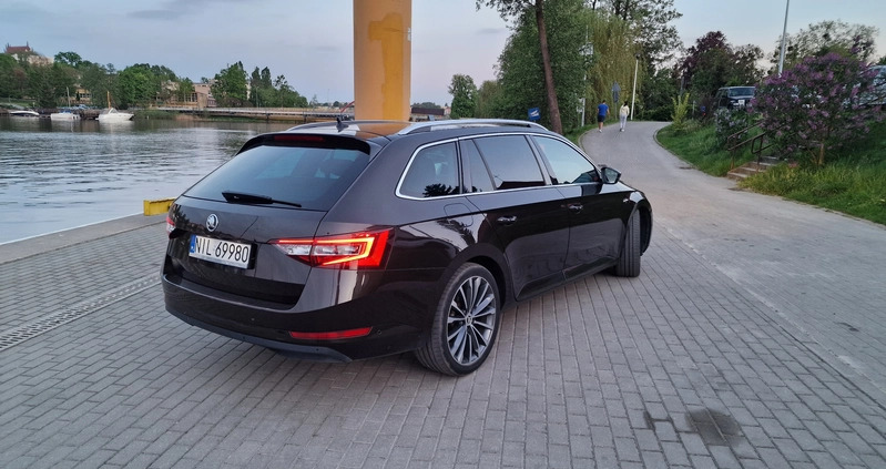 Skoda Superb cena 75000 przebieg: 277000, rok produkcji 2015 z Iława małe 67